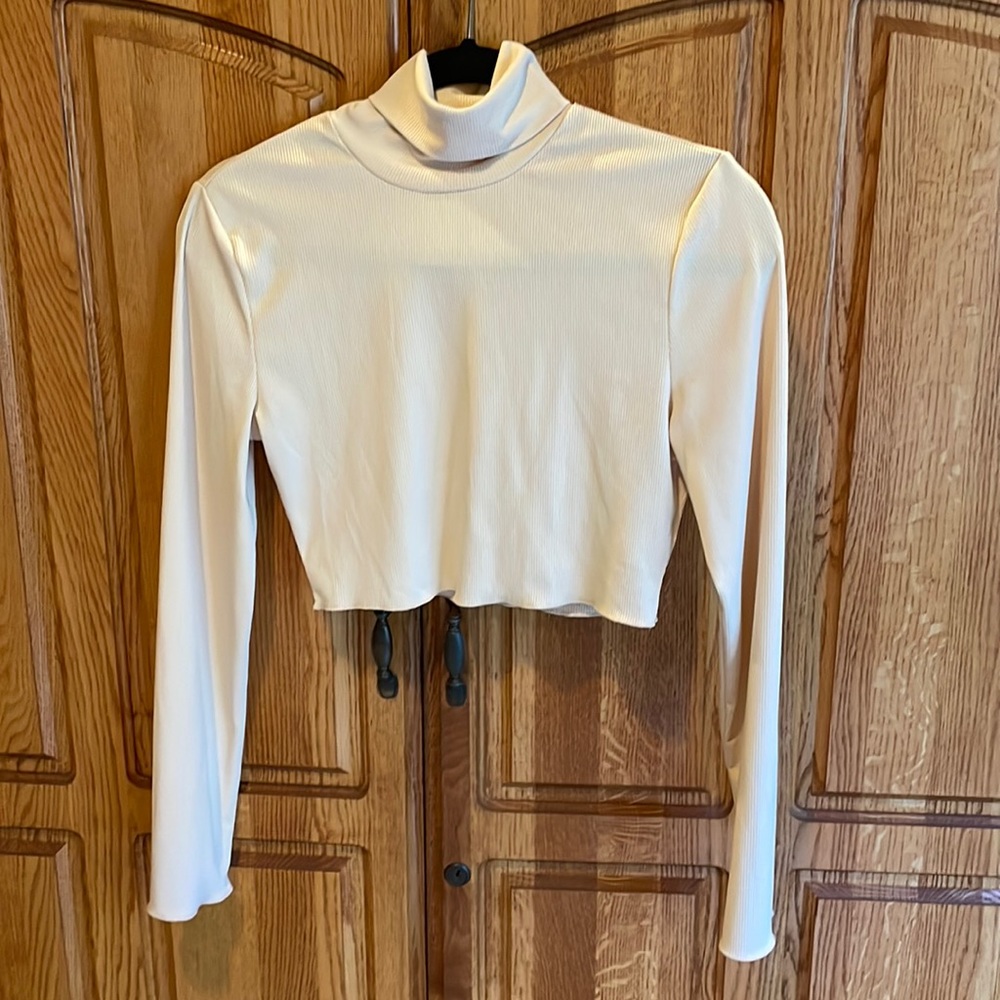 Cream Romwe Cropped Turtleneck